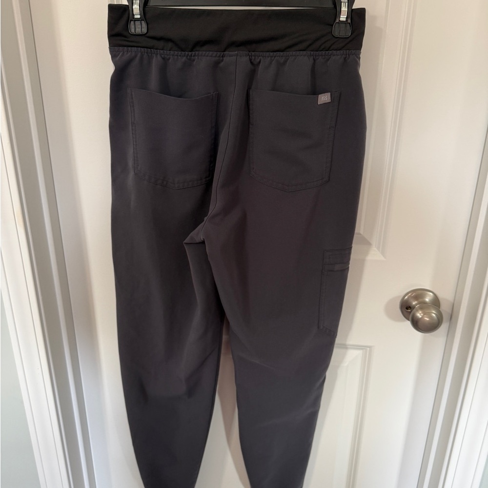 Figs Women's Charcoal Joggers with Pink Drawstring high waisted size small - Picture 2 of 3